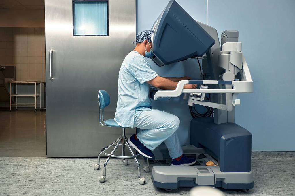 A UK surgeon has recently performed the UK’s first ever long-distance robotic operation – and the patient was located almost 1500 miles away