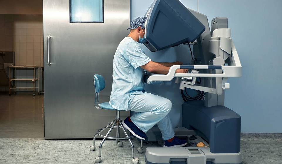 A UK surgeon has recently performed the UK’s first ever long-distance robotic operation – and the patient was located almost 1500 miles away