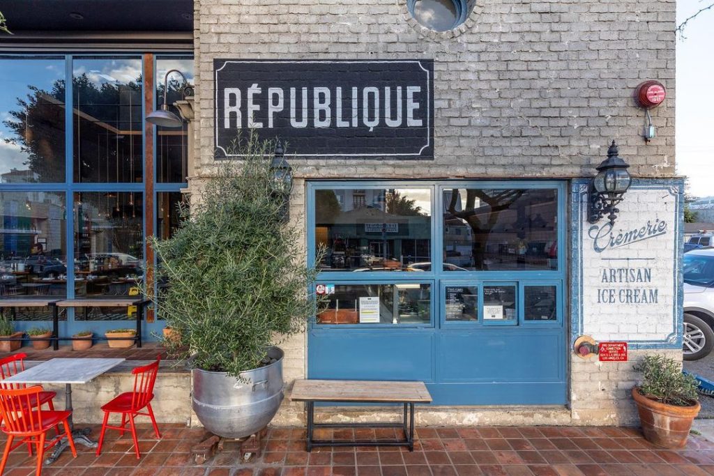 Café im Freien des République Café Bakery & République Restaurant