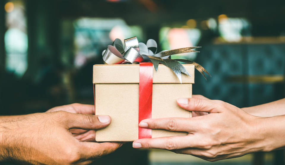 Westfield Century City Mall Is Offering Free Gift Wrapping Until Christmas