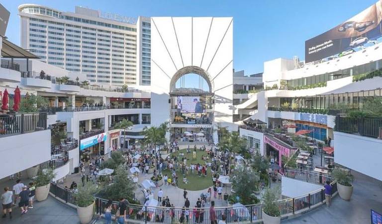 13 Best Shopping Malls In Los Angeles For A Little Retail Therapy