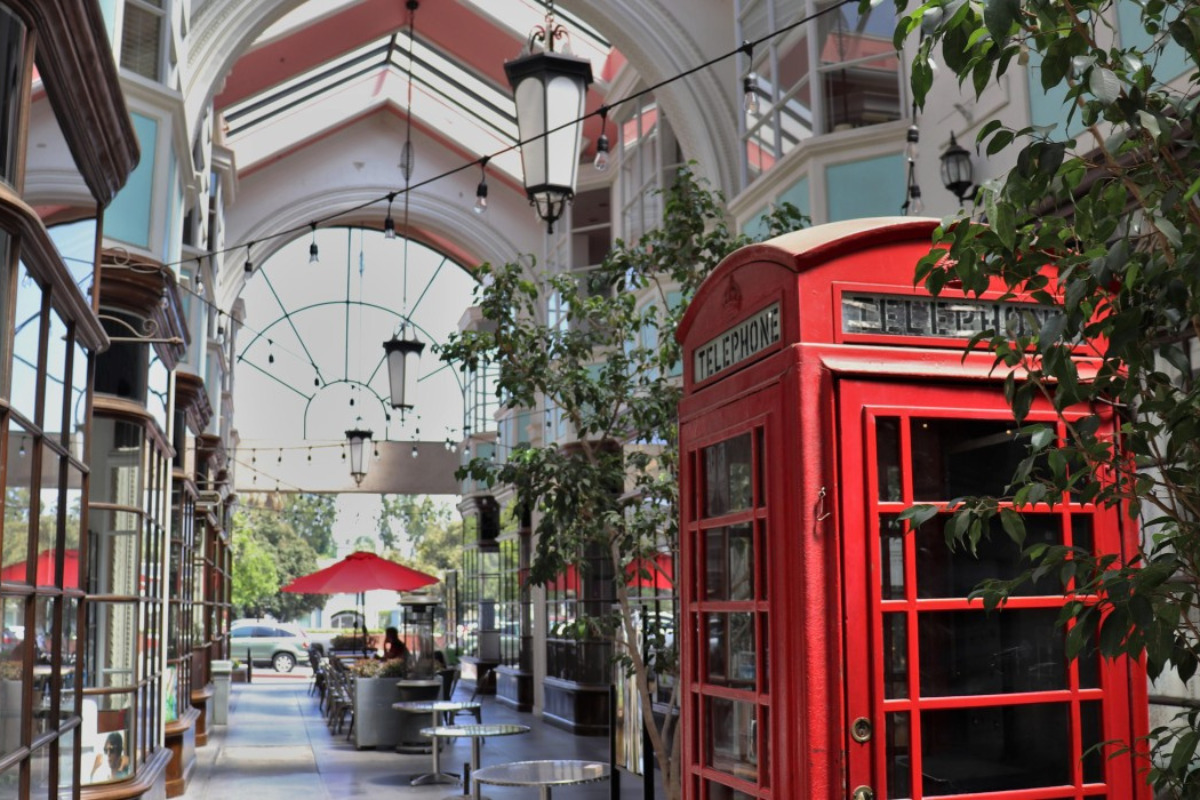 This Pasadena Alley Houses A Mini Replica Of A Historic London Mall