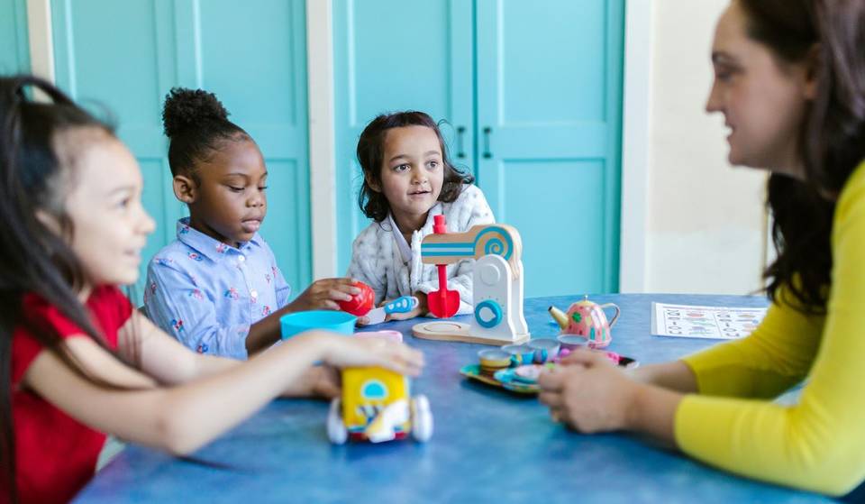 Kalifornische Kindergärtner geben auf dieser viralen Hotline aufmunternde Ratschläge
