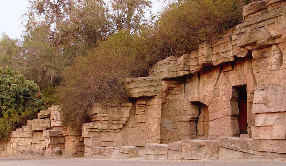 Rusty Cages And Old Caves — This Zoo In L.A. Is Abandoned And You Can Visit It