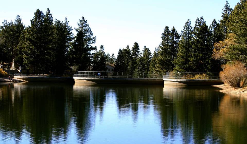 This Tranquil Alpine Lake Town Is An Underrated Summer Destination 1.5 Hours From L.A.