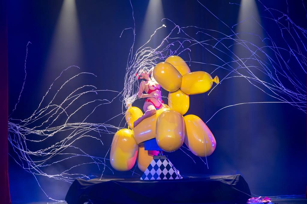 Performers take the stage at Mavericks