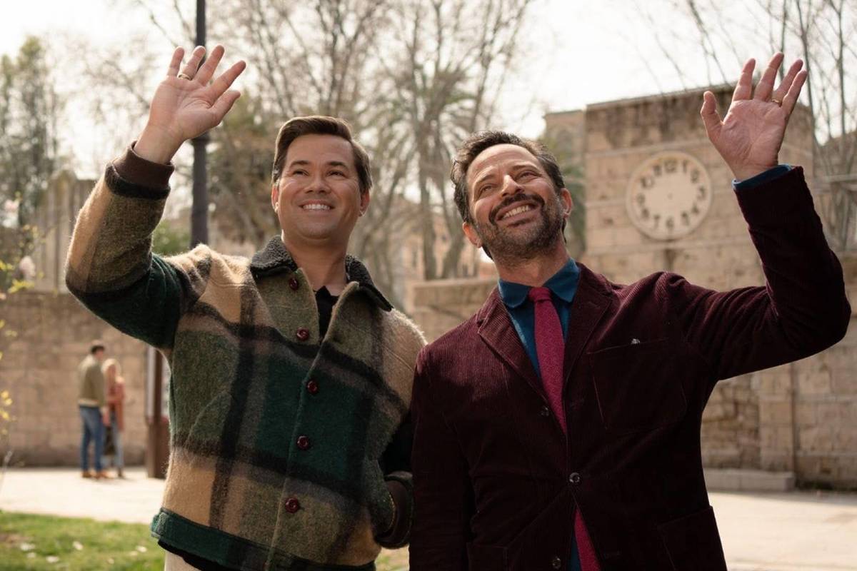 Nick Kroll & Andrew Rannells waving