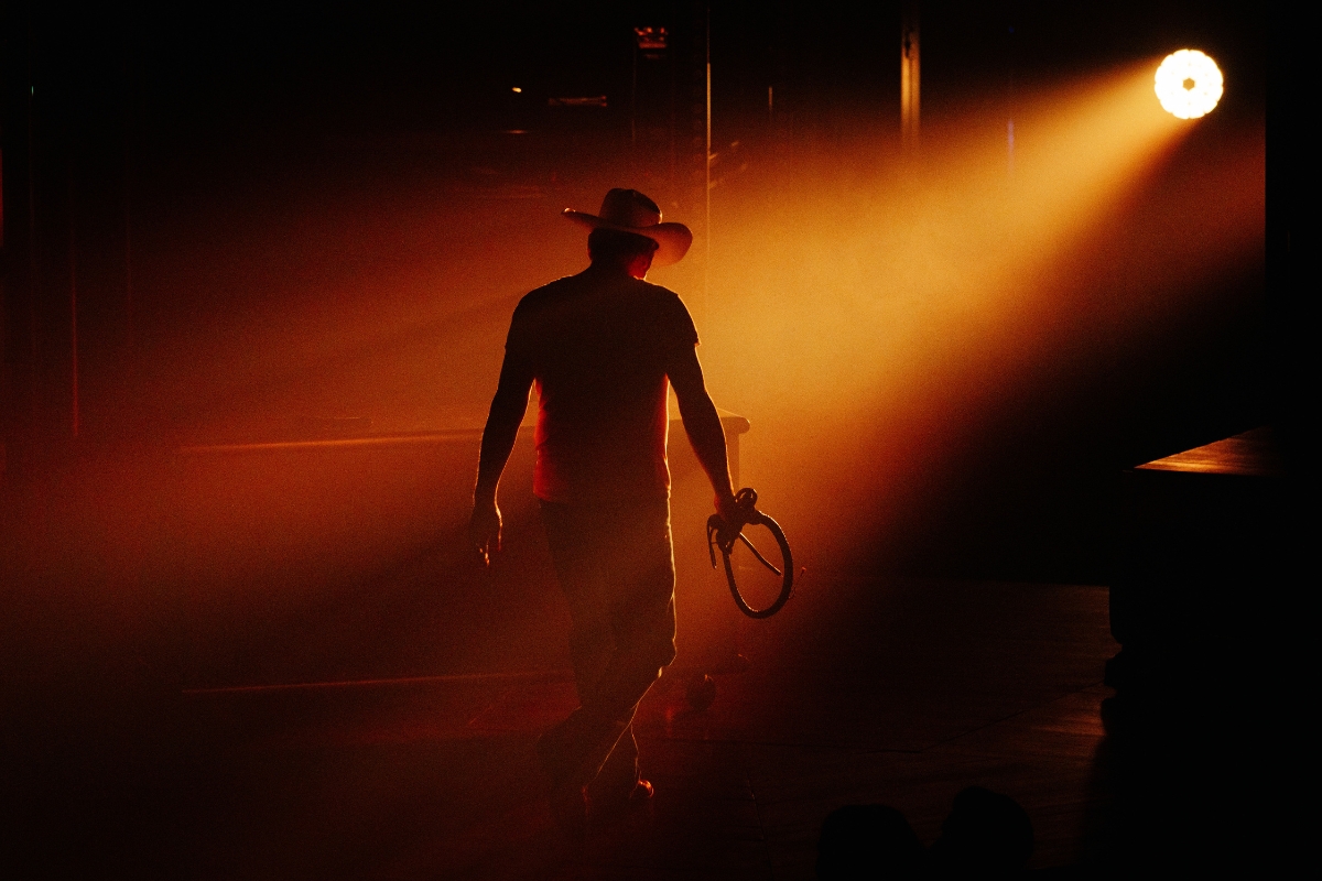 Performers onstage reimagine Tarantino classics