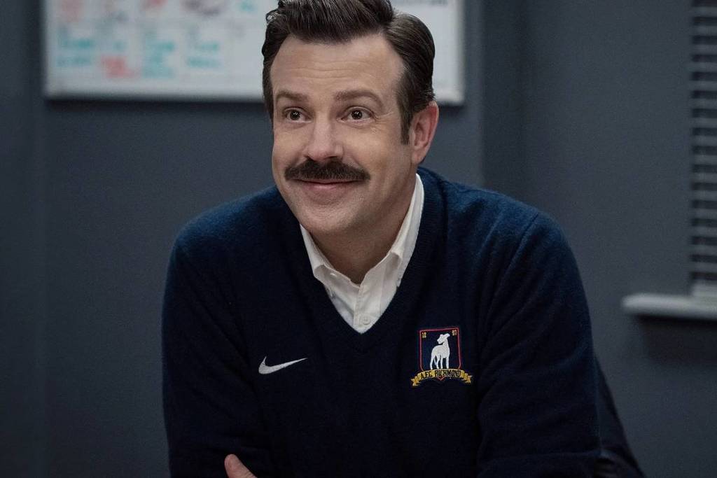Standbild von Ted Lasso auf Apple TV.
