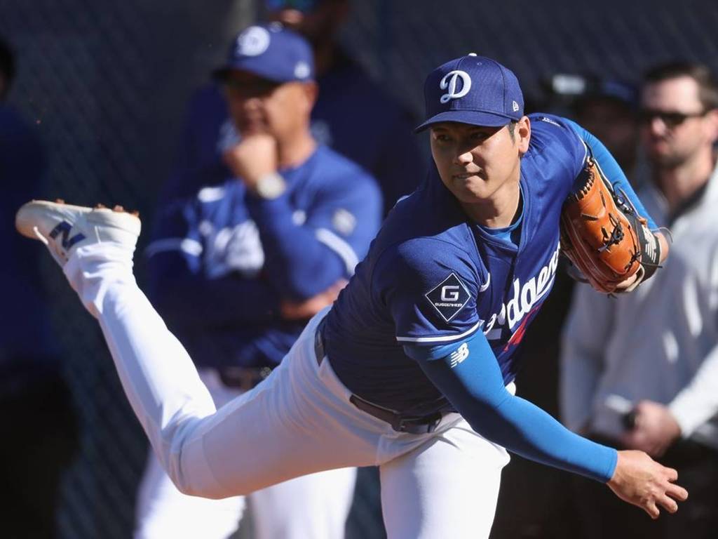 Das Bild zeigt Shohei Ohtani als Pitcher für die Dodgers