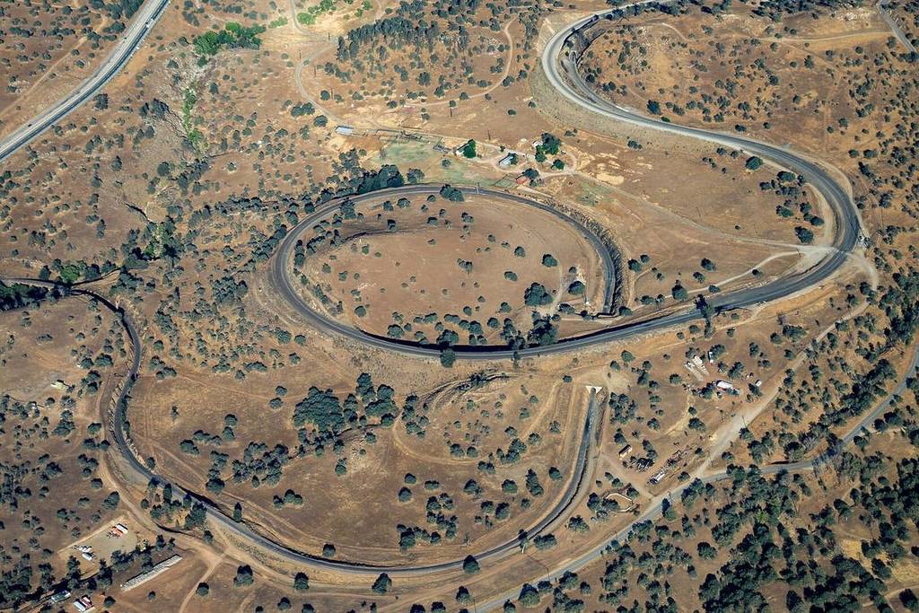 Tehachapi Train Loop in Kalifornien, von oben fotografiert