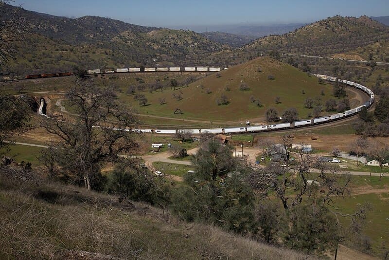 A train passes through the Tehachapi Loop in california