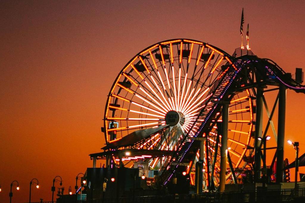 Santa monica feris wheel at night