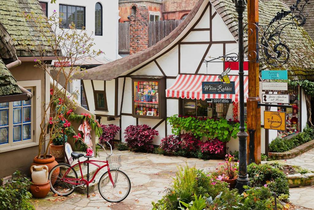 Carmel by-the-sea downtown (1)