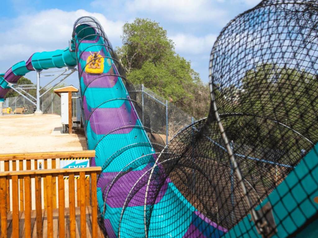 Tobogán acuático Raging Waters en Los Ángeles