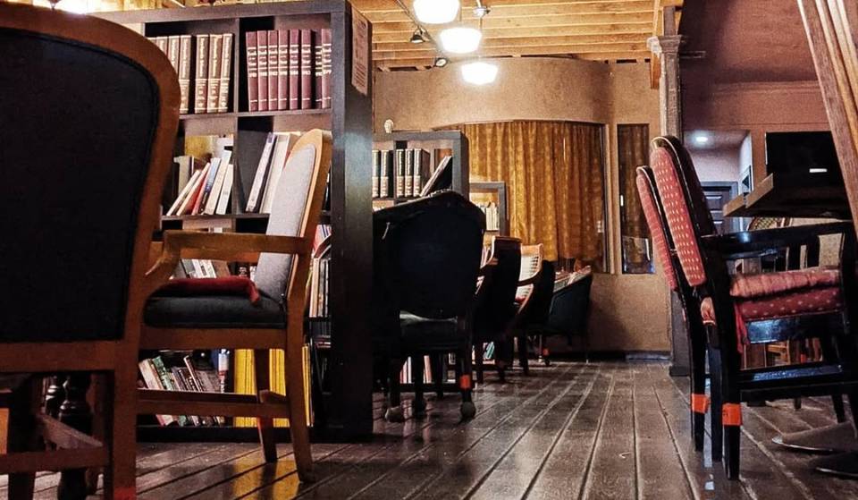 This Cozy And Hidden Café In K-Town Is Perfect For Night Owls — You Can Work Here Until Midnight