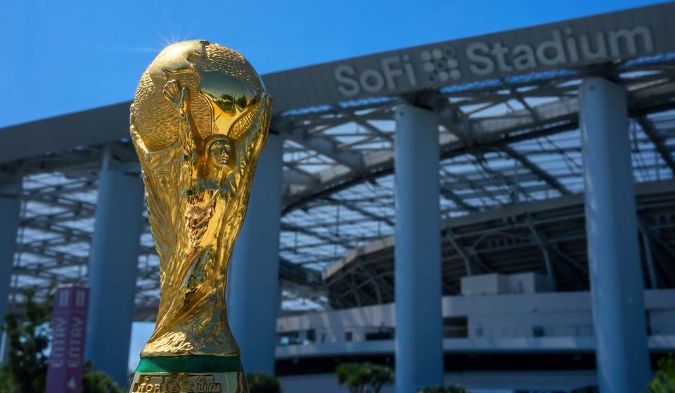 Eine offizielle Countdown-Uhr für die FIFA Fussball-Weltmeisterschaft 26 wurde soeben in L.A. installiert &#8211; machen Sie ein Selfie und verkürzen Sie sich die Wartezeit!