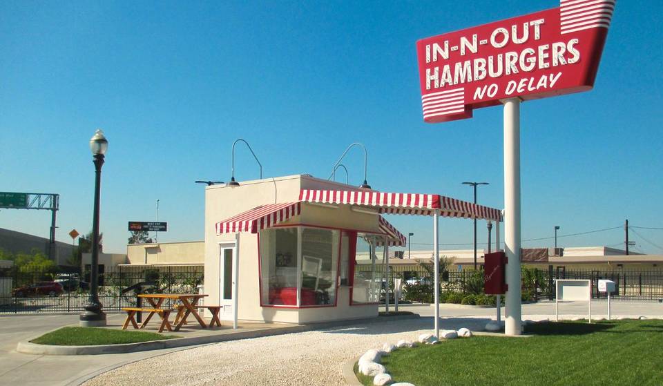 Dieser Vorort von L.A. beherbergt den einzigen exakten Nachbau des ersten In-N-Out aller Zeiten – den Sie kostenlos besuchen können
