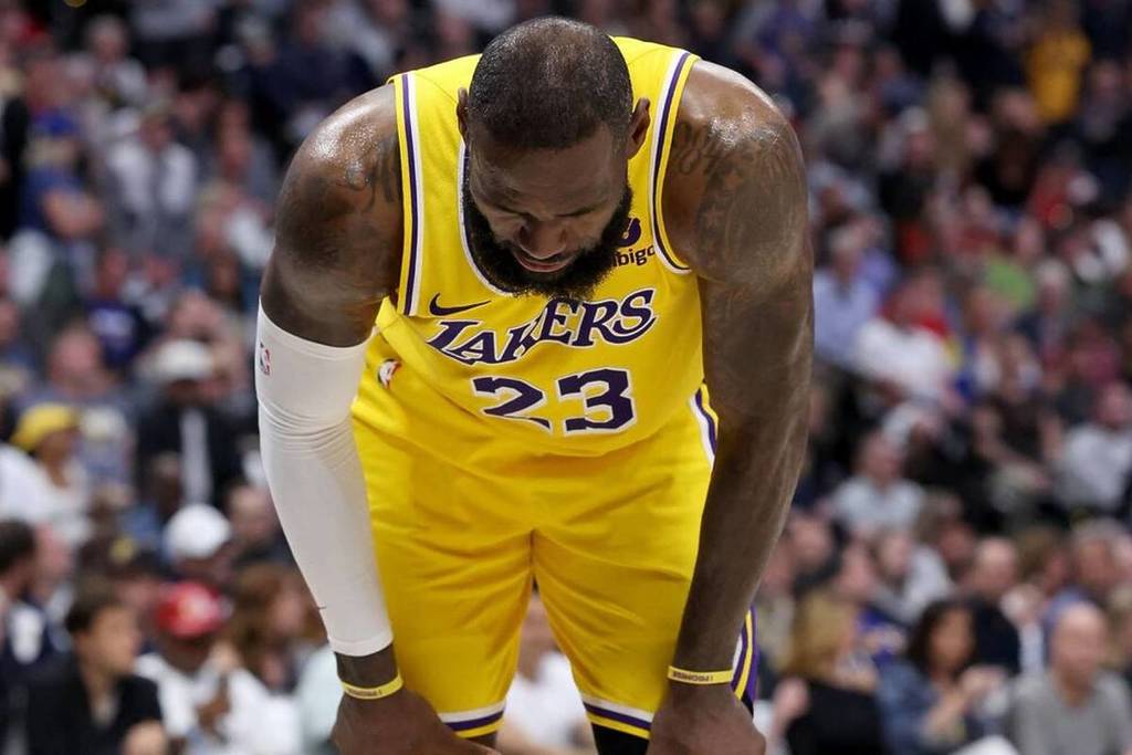 Image shows the crisis between LeBron James and the Lakers