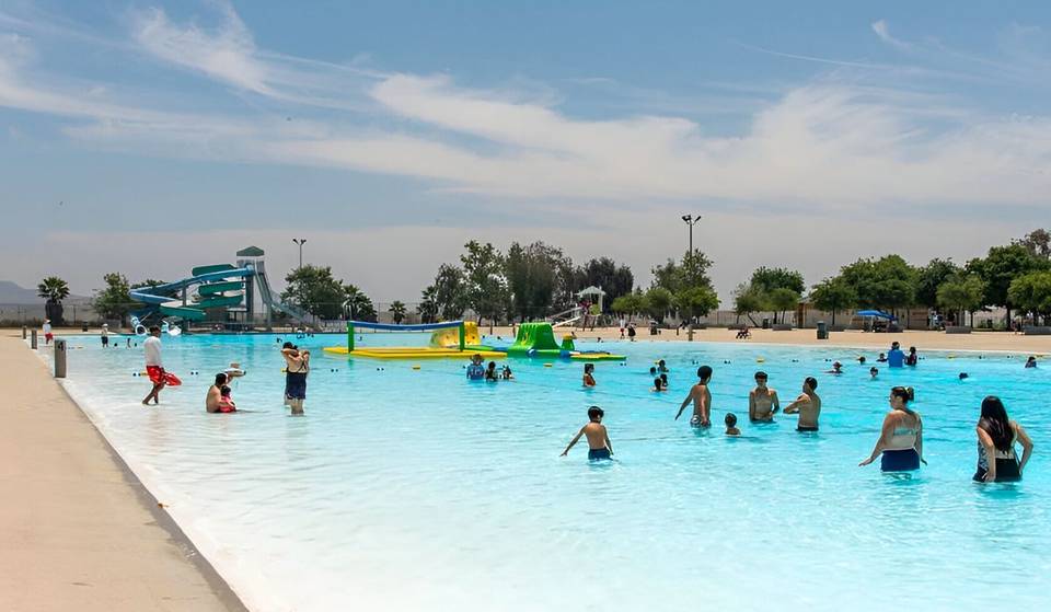 Das größte Schwimmbad der USA ist nur 30 Minuten von L.A. entfernt &#8211; es bietet Platz für bis zu 2.800 Personen auf einer Fläche von fast 2 Hektar