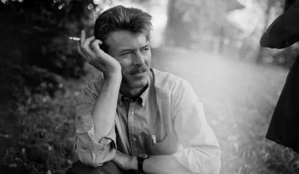 Debido a la demanda popular, las exposiciones fotográficas «Un día con David Bowie» y «Spectacle» se amplían hasta agosto