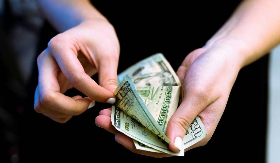 Le seuil de revenu permettant de vivre confortablement en Californie grimpe de 6,1 % en 2026 : les adultes célibataires ont désormais besoin de 10 566 dollars par mois rien que pour couvrir leurs frais de base