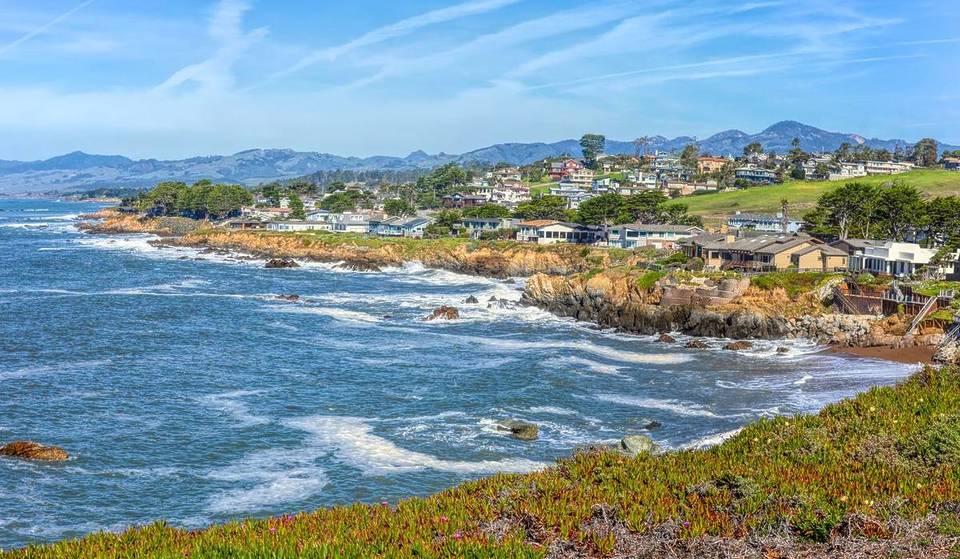 This Remote California Town Is The Best Off-Grid Getaway In The U.S. — Home To A Stunning Castle And A Hand-Built Mansion