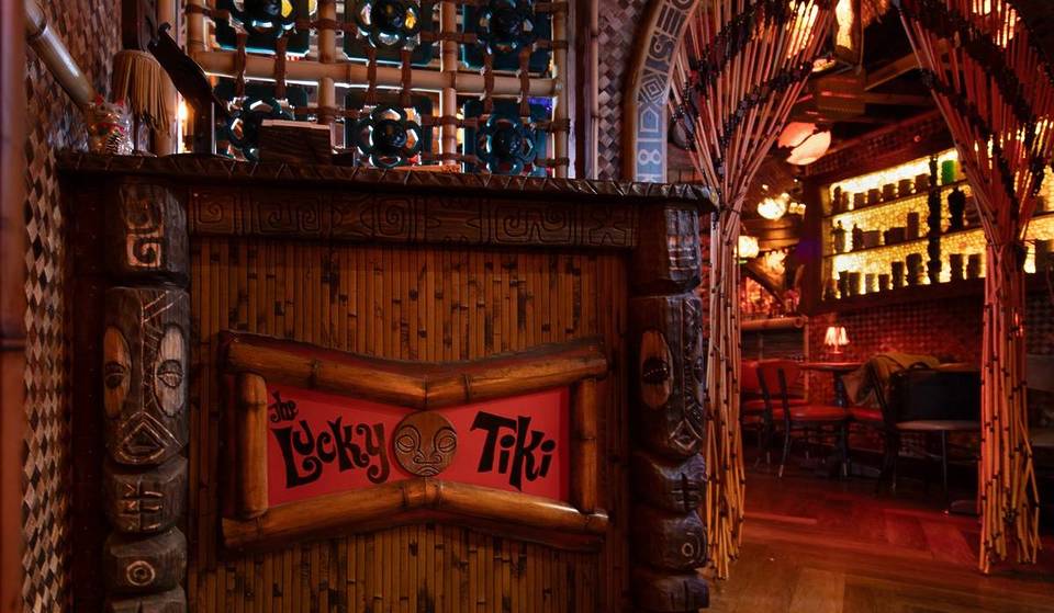 Diese geheime Tiki-Bar ist über einem Hot-Dog-Stand in WeHo versteckt &#8211; hier erfahren Sie, wie Sie eine Reservierung bekommen