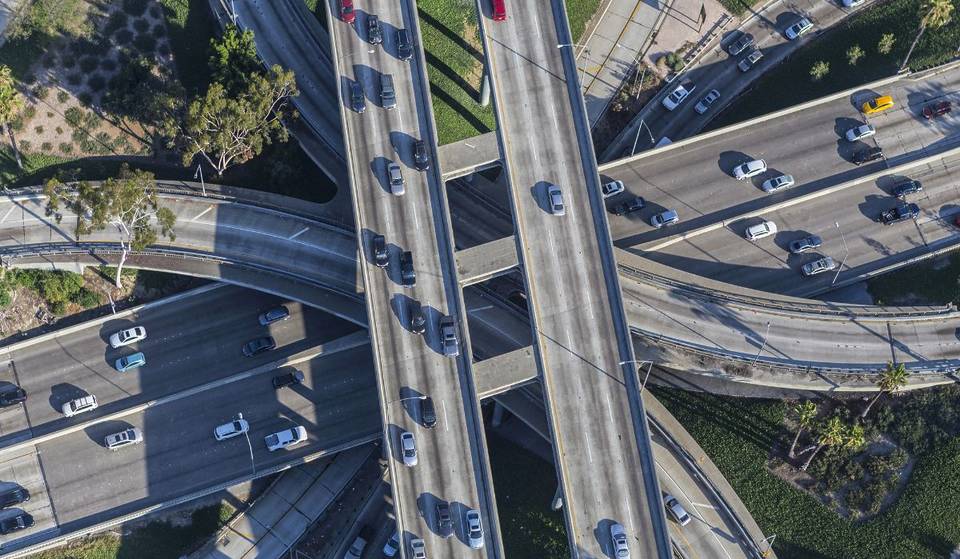 El intercambiador de autopistas más transitado del mundo está aquí mismo, en Los Ángeles, por donde pasan más de 2 millones de coches al día.