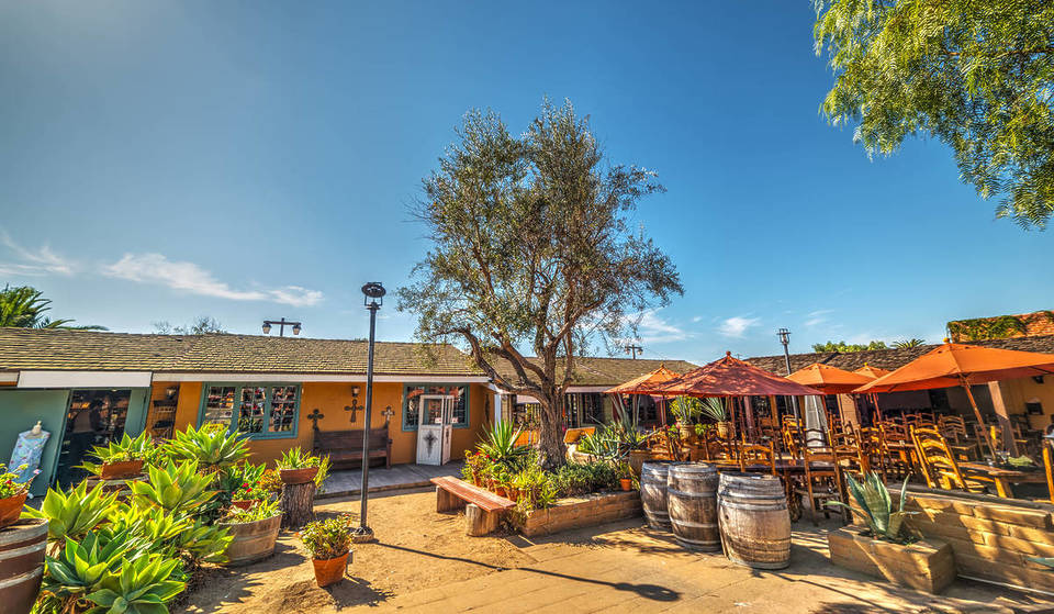 El asentamiento europeo más antiguo de California comenzó a 2 horas de Los Ángeles – Hogar de adobes históricos y un colorido bazar