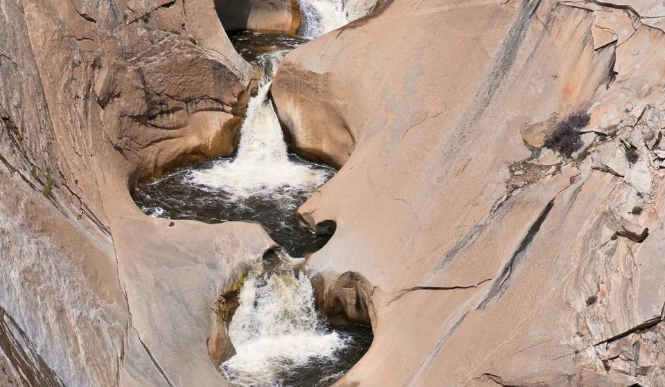 Ce canyon époustouflant situé à 4 heures de Los Angeles est le secret le mieux gardé de Californie – il abrite des bassins d&rsquo;eau en granit uniques en leur genre.