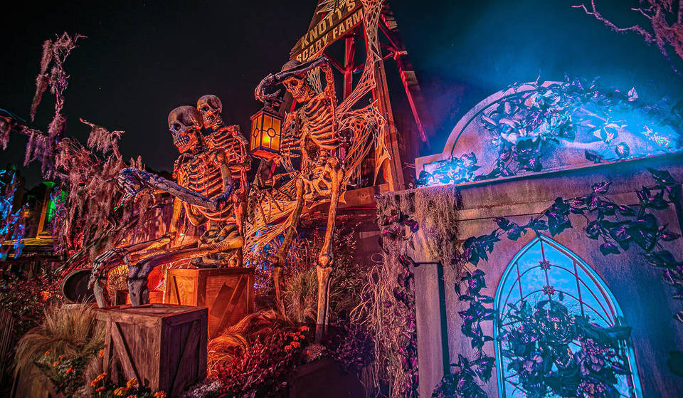 Le parc à thème d’Halloween le plus ancien de Californie du Sud propose 160 hectares de labyrinthes hantés et de zones d’épouvante à Los Angeles.