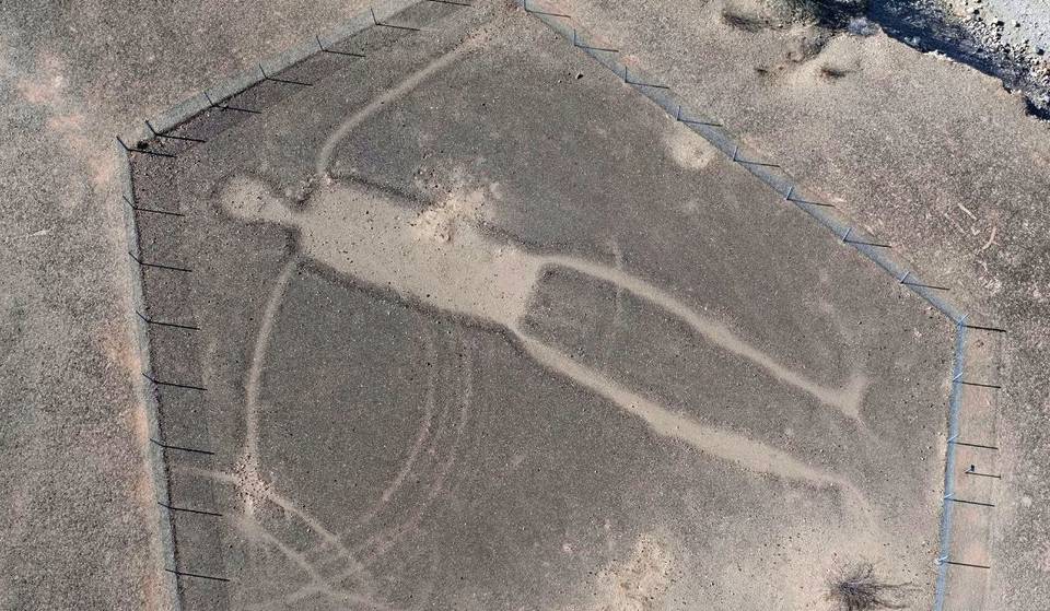 This Mysterious Ancient Figure Half The Size Of A Football Field Lies In A Desert 4 Hours From L.A.