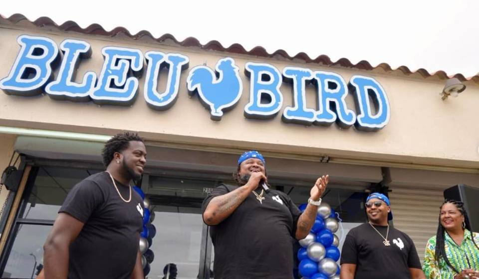 Este nuevo restaurante de propietarios negros sirve el mejor pollo frito de Los Ángeles.