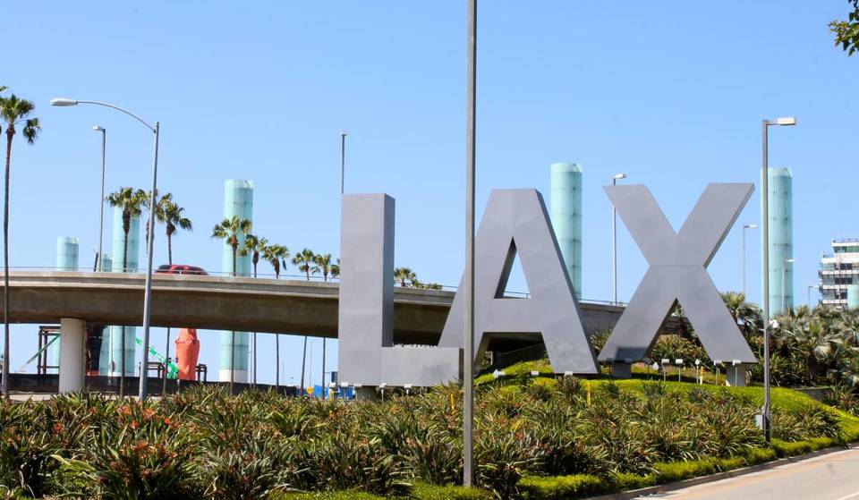 Le panneau emblématique de l&rsquo;aéroport de Los Angeles est en cours de démantèlement. Le « X » devrait être enlevé ce jeudi &#8211; voici pourquoi