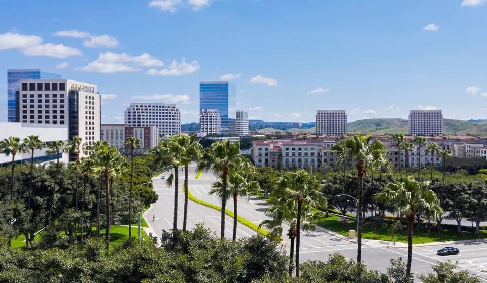 Cette ville située à 40 minutes de Los Angeles vient d&rsquo;être désignée comme la plus sûre des États-Unis. Elle est connue pour ses communautés planifiées et ses écoles de premier ordre.