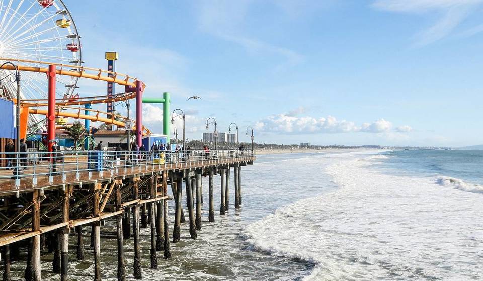Das Wasser am Santa Monica Pier wird rosa gefärbt: Hier ist der Grund