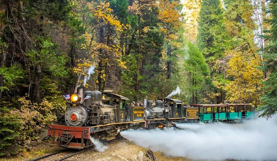 This Scenic California Steam Train Is One Of The Most Beautiful In The U.S. — Perfect For Enjoying Fall Foliage