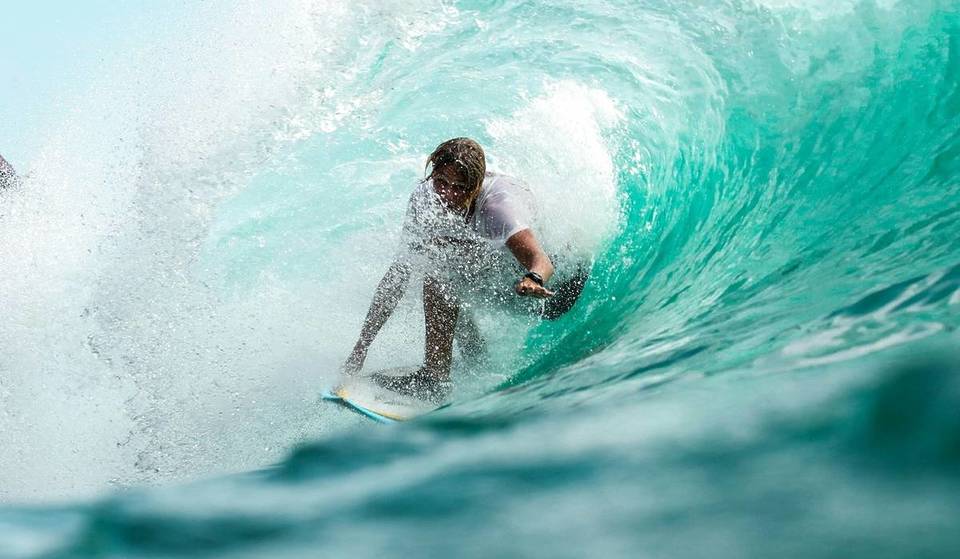 Primer E.A.S.T. Fest 2025 en Palm Springs Surf Club &#8211; Tablas de surf, surfistas profesionales y música en directo