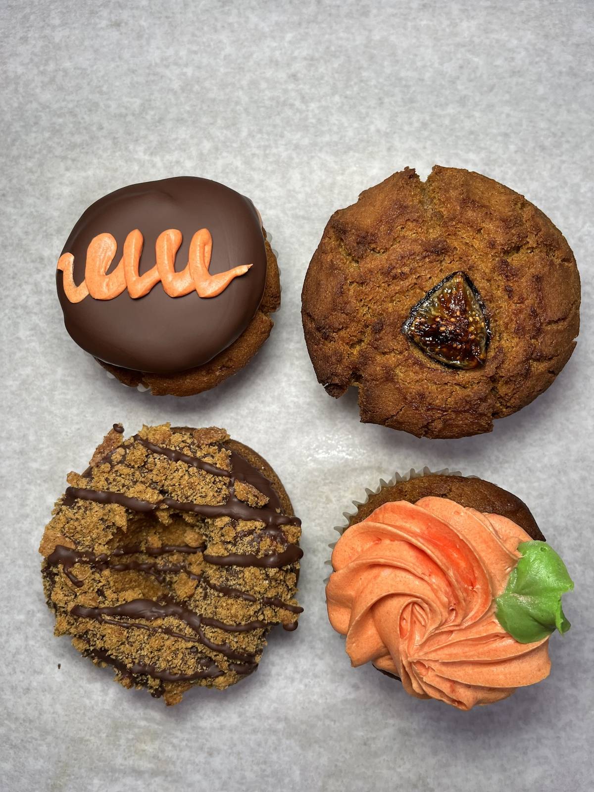 4 differently iced cupcakes from the Cake Girl Pumpkin Spice Favorites Box