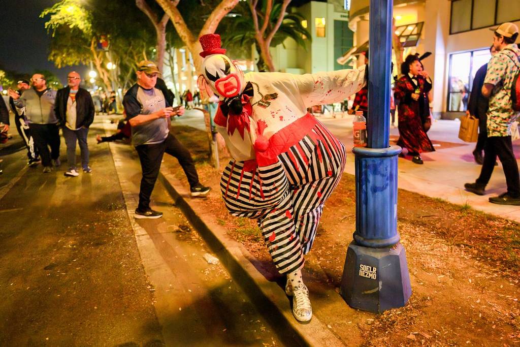 WeHo Halloween-Karneval_Clown