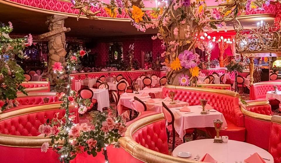 California’s Best Retro Motel Is This San Luis Obispo Staple – Over-The-Top And Unapologetically Kitsch