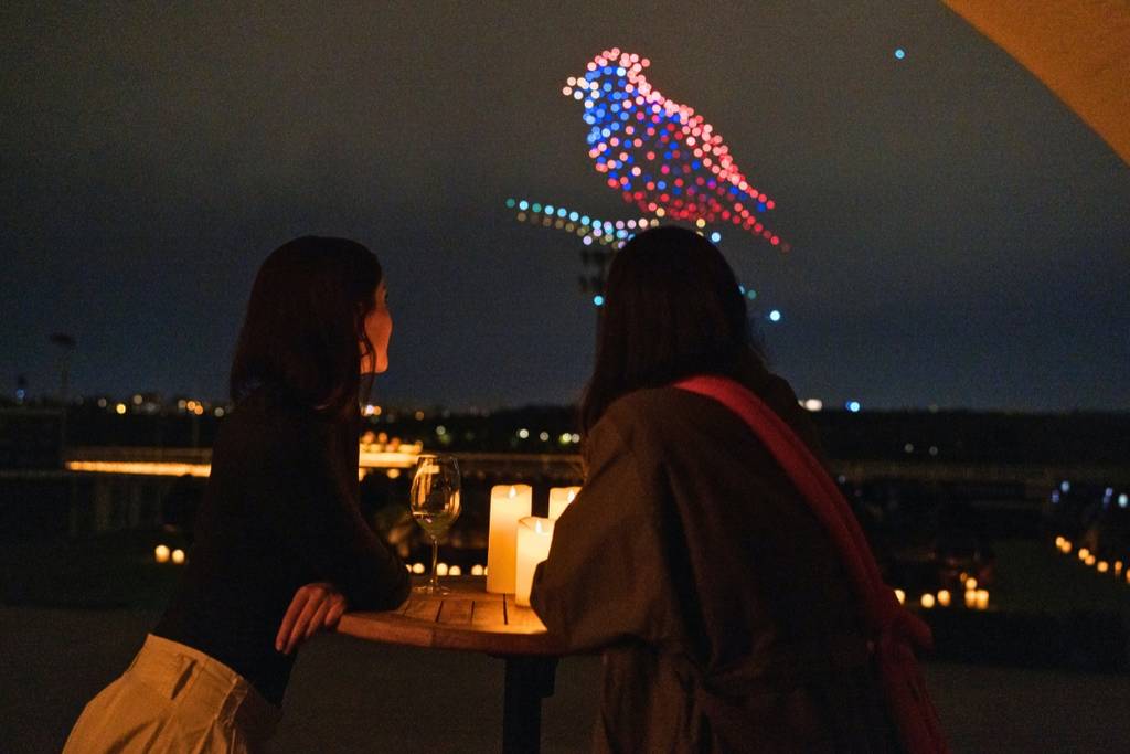 Illuminated drones fly over a string quartet