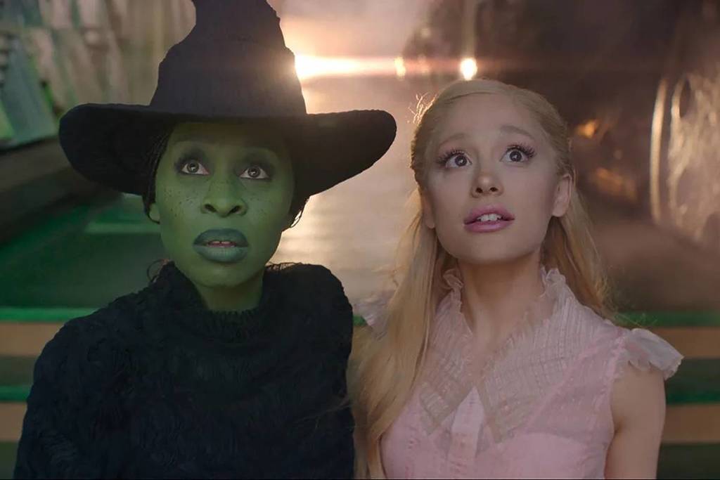 Fotograma de Wicked con Elphaba y Glinda.