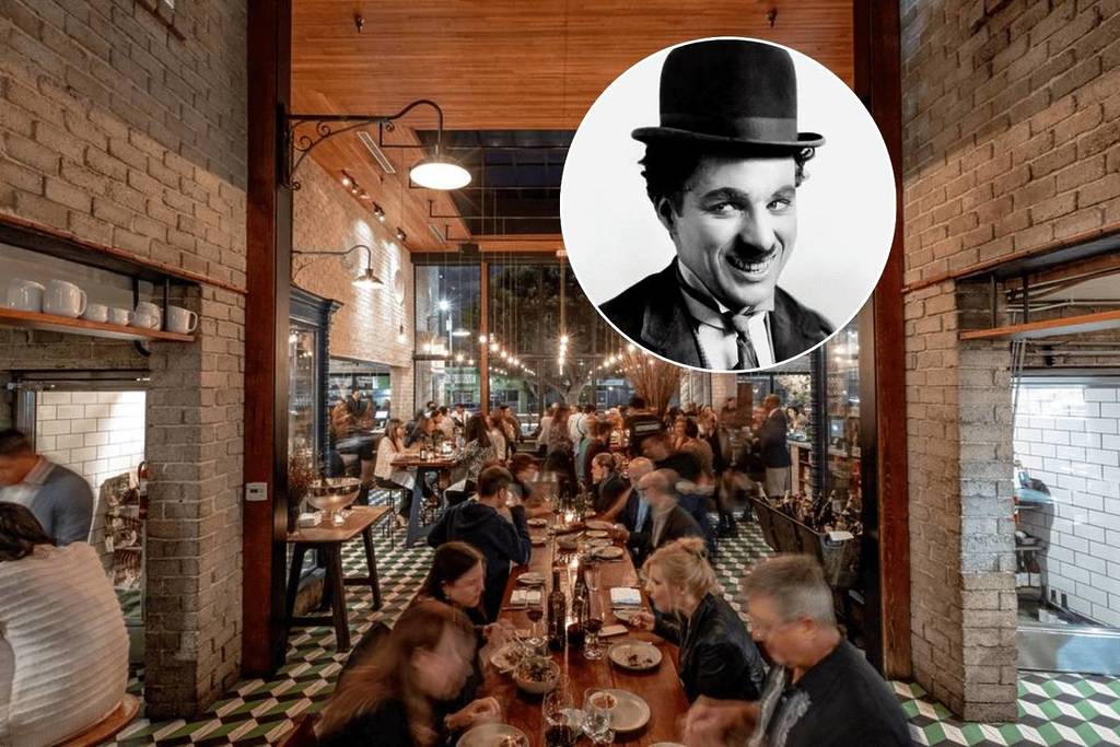 Interieur des Restaurants Republique in Los Angeles / Porträt von Charlie Chaplin.