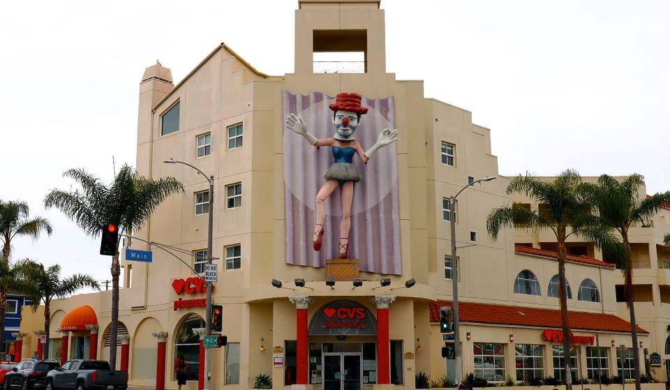 How L.A.’s Quirkiest 30-Ft-Tall Sculpture Made Its Way To Venice — And Why It No Longer Kicks