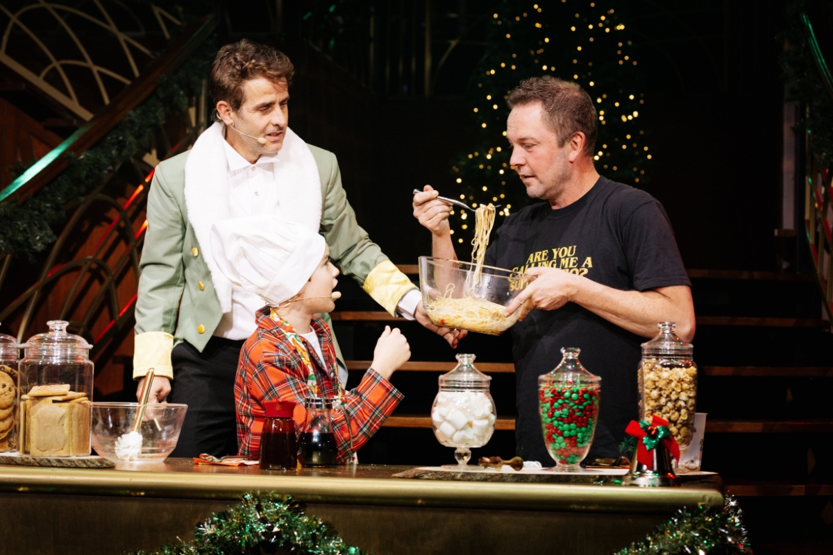 Performers sing onstage at TINSELCOLOR