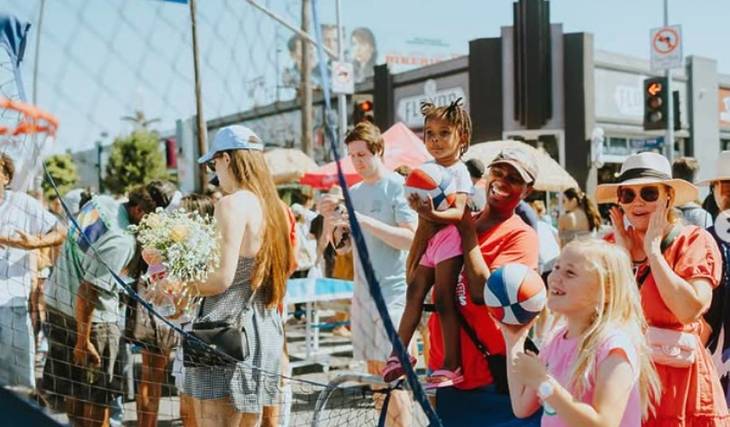 Venice Winter Fest está transformando Venice Blvd en un país de las maravillas de invierno Laid-Back este mes de noviembre &#8211; y es gratis