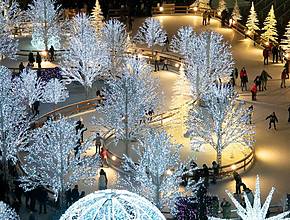 The World’s Largest Christmas Light Maze Opens Next Week In Los Angeles