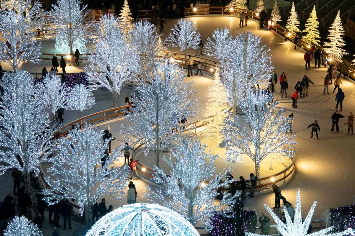 The World's Largest Christmas Light Maze Opens Next Week In LA
